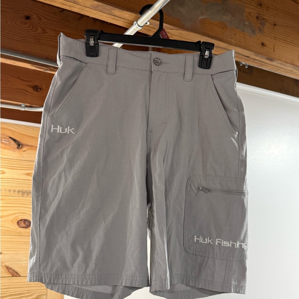 Huk Light Gray Men's Fishing Cargo Shorts